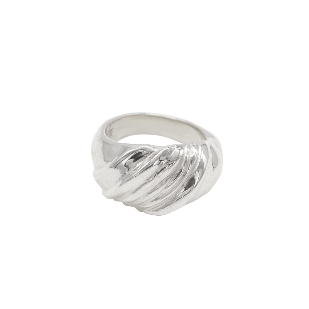 Big tide ring_ R38 [Where light lingers]